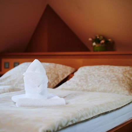 Heipark Tosovice Hotel Екстериор снимка