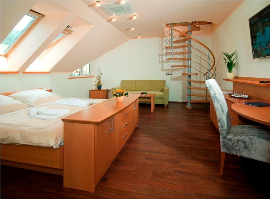 Heipark Tosovice Hotel Екстериор снимка