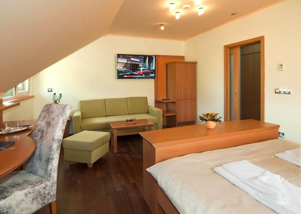 Heipark Tosovice Hotel Стая снимка