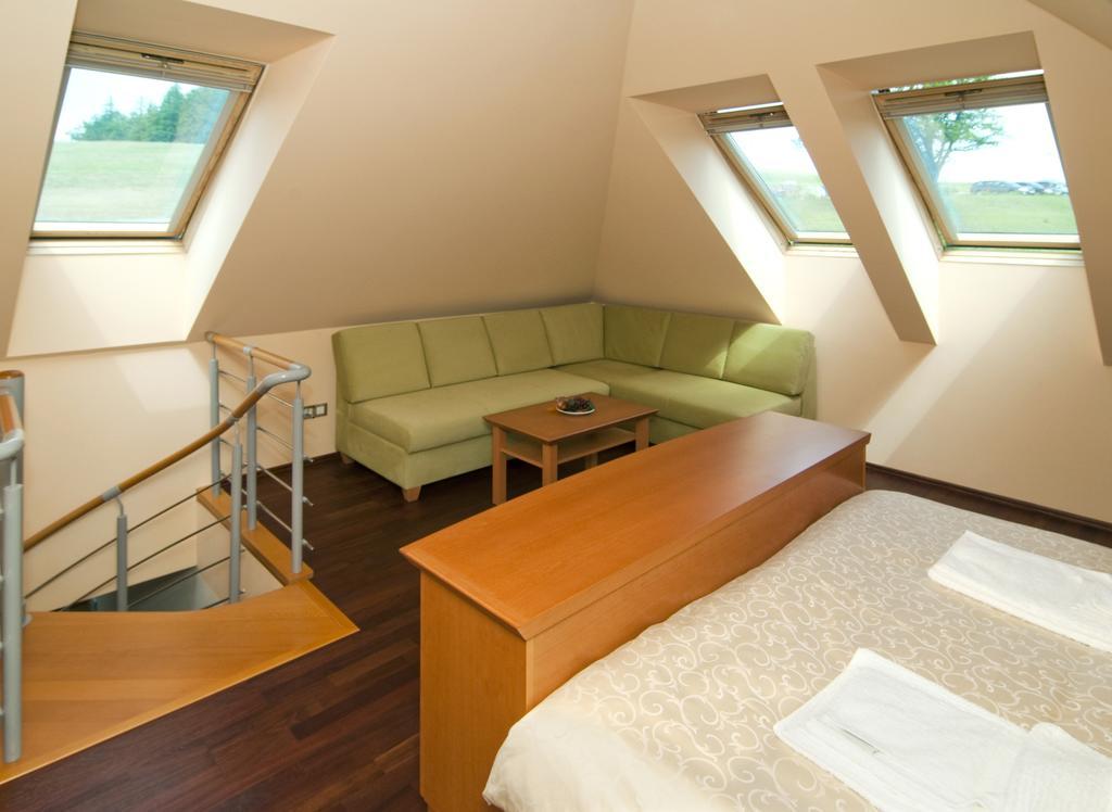 Heipark Tosovice Hotel Стая снимка